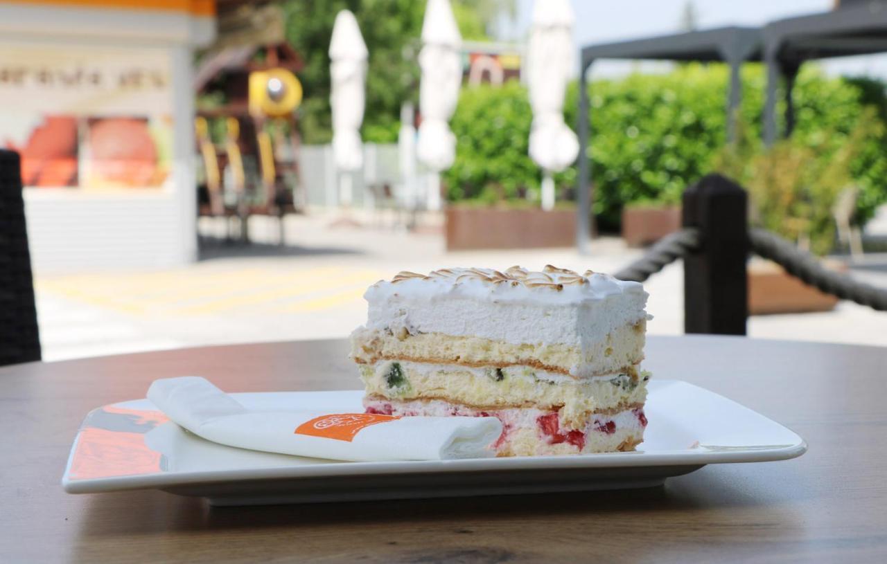 Hotel Pomaranca พทุย ภายนอก รูปภาพ