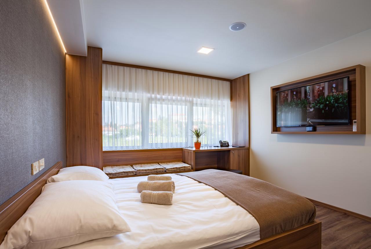 Hotel Pomaranca พทุย ภายนอก รูปภาพ